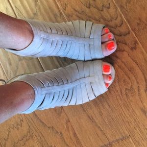 Brand new tan wedges